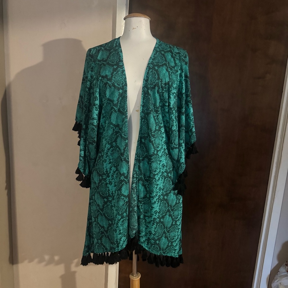 Judith March Wmns LG Kimono Topper Coverup Aztec Python PrintEmbroidered Tassel